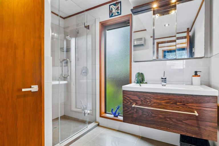 Photo of property in 35 Rothesay Bay Road, Rothesay Bay, Auckland, 0630