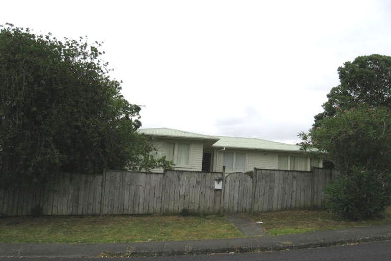 Photo of property in 6 Lyford Crescent, Sunnynook, Auckland, 0620