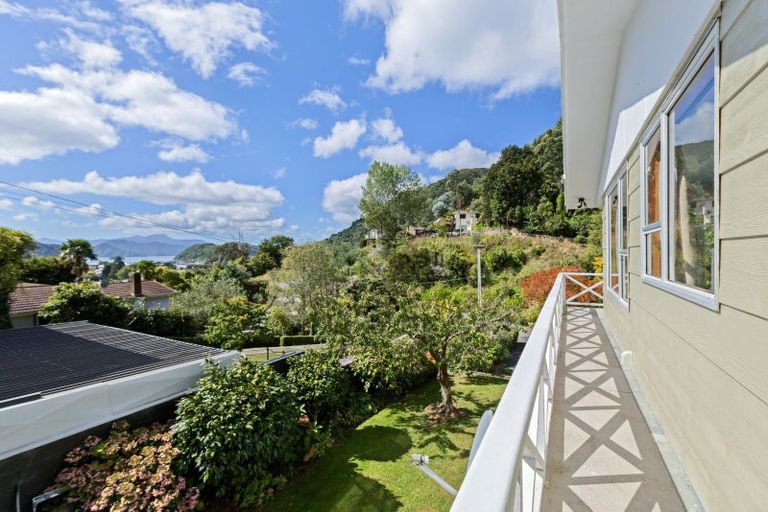 Photo of property in 83 Kent Street, Picton, 7220