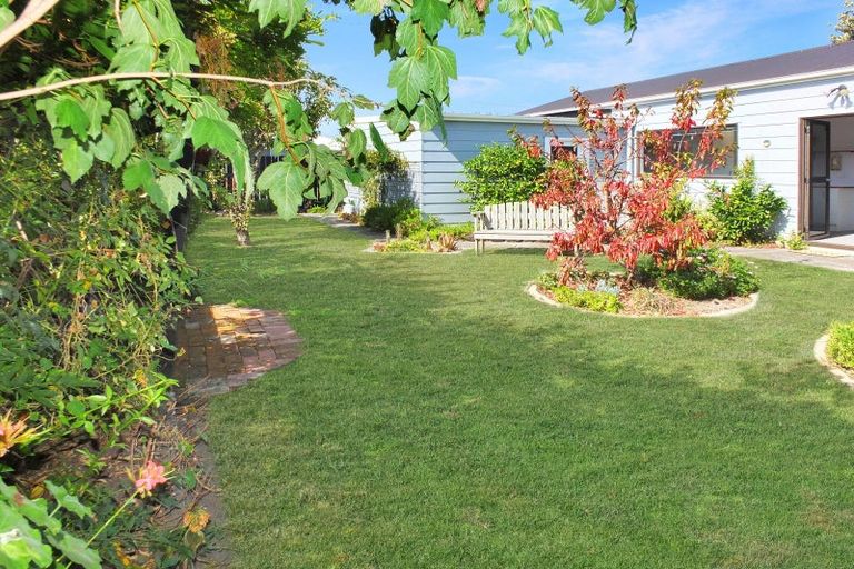 Photo of property in 8b Te Awa Street, Foxton Beach, Foxton, 4815