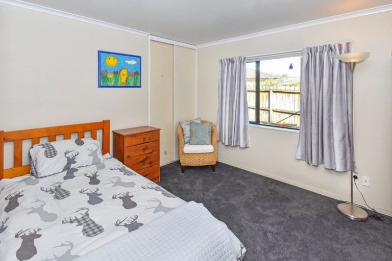 Photo of property in 22 Moyrus Crescent, East Tamaki Heights, Auckland, 2016