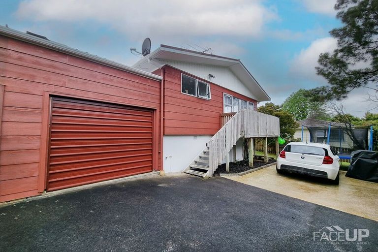 Photo of property in 2/10 Kemp Road, Massey, Auckland, 0614