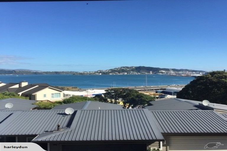 Photo of property in 16 Curnow Way, Kaiwharawhara, Wellington, 6035