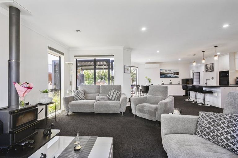 Photo of property in 18 Parkinson Place, Woodend, 7610