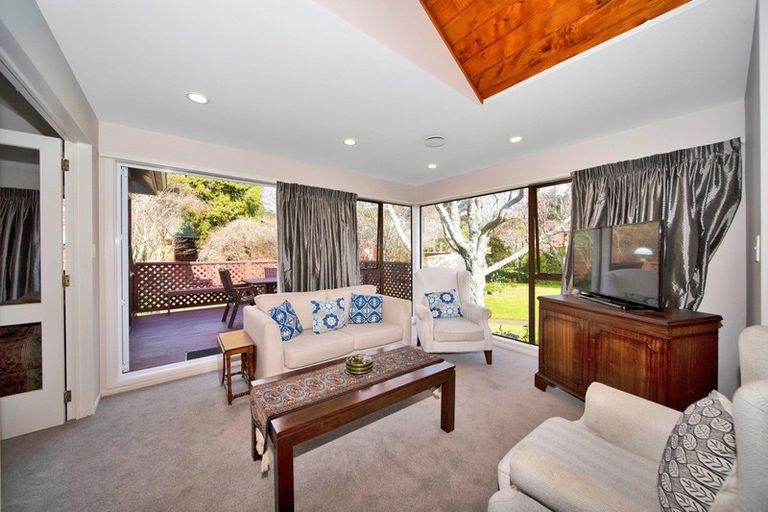Photo of property in 6a Spencer Place, Merrilands, New Plymouth, 4312