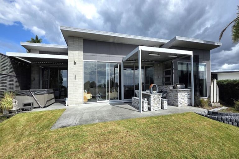 Photo of property in 34 Holcombrooke Lane, Welcome Bay, Tauranga, 3175