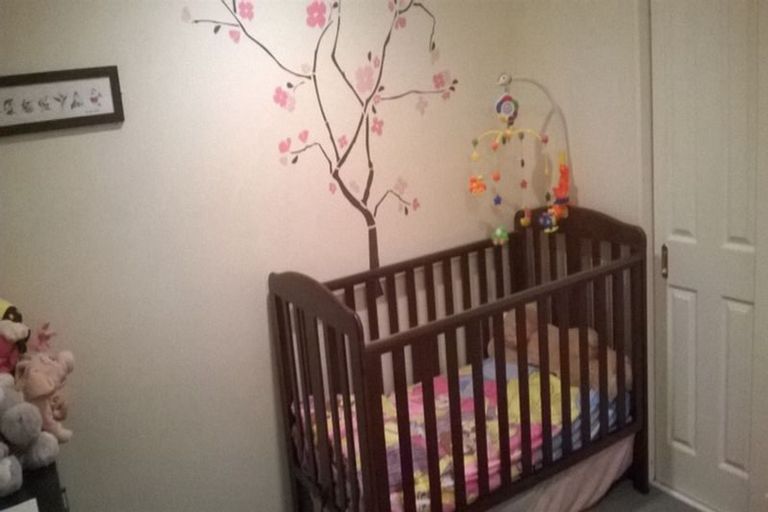 Photo of property in 23 Glenveagh Park Drive, Weymouth, Auckland, 2103