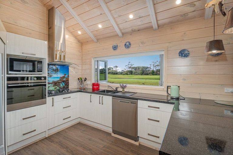 Photo of property in 107 Benjamin Place, Matarangi, Whitianga, 3592