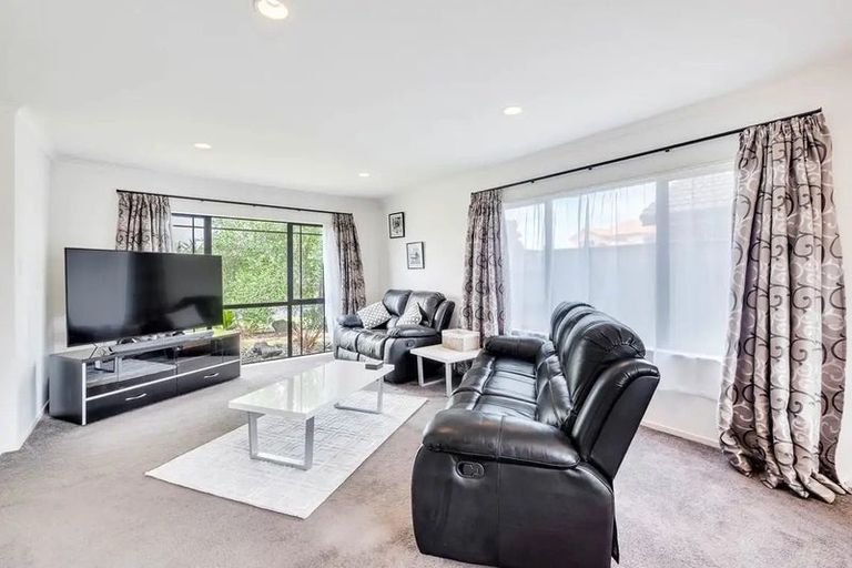 Photo of property in 23 Croftview Road, Wattle Downs, Auckland, 2103