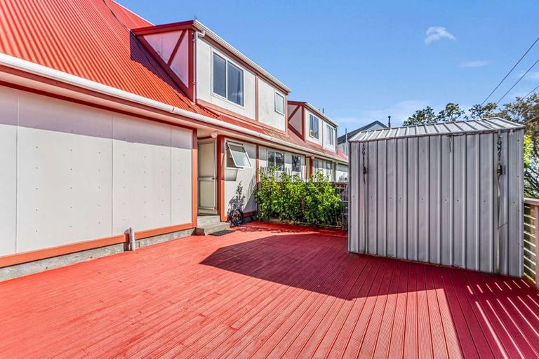 Photo of property in 19 Hollydale Grove, Churton Park, Wellington, 6037