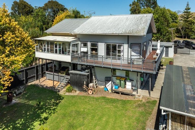 Photo of property in 24 Waikoukou Valley Road, Waimauku, 0812