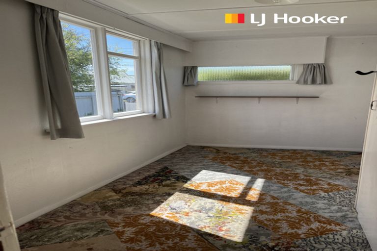 Photo of property in 74 Hargest Crescent, Saint Clair, Dunedin, 9012