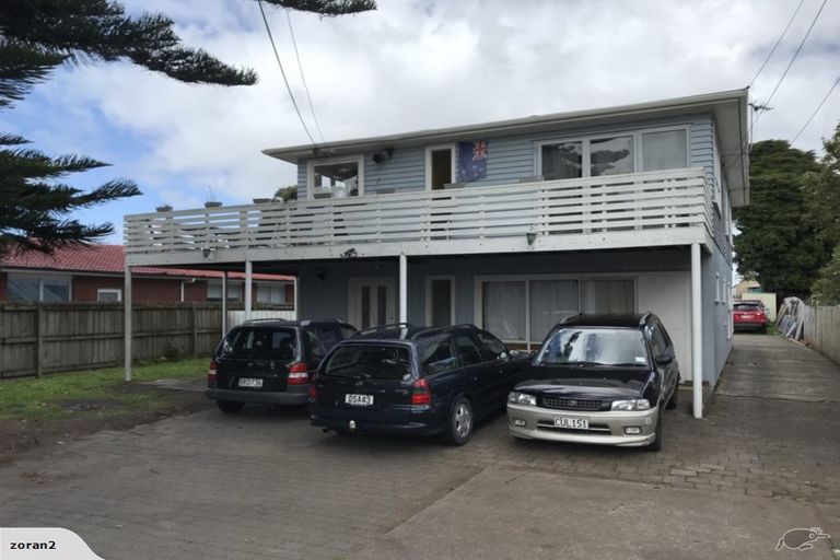 Photo of property in 14 Yeovil Road, Te Atatu Peninsula, Auckland, 0610