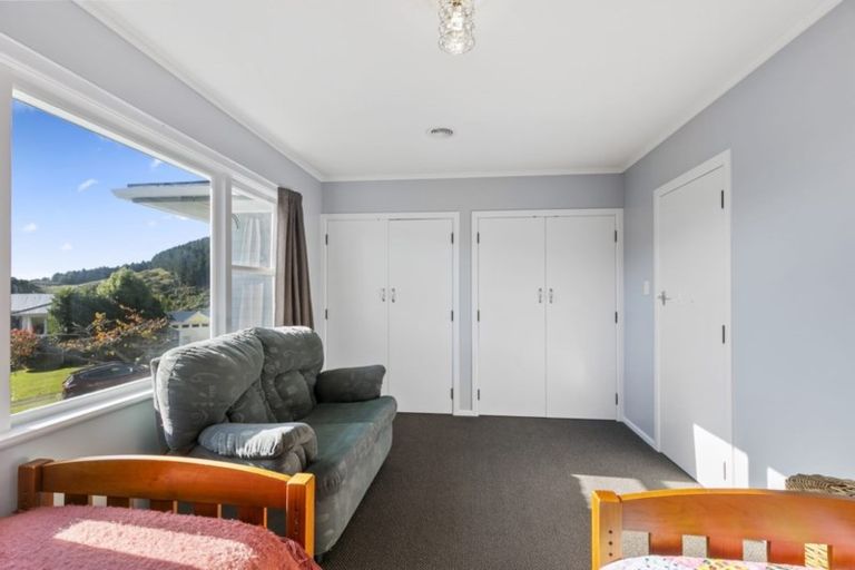 Photo of property in 76 Raroa Terrace, Tawa, Wellington, 5028