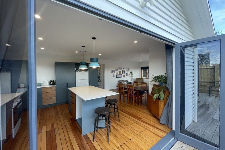 Photo of property in 238 Saint Aubyn Street, New Plymouth, 4310