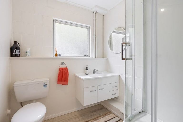 Photo of property in 15a Sarona Avenue, Glen Eden, Auckland, 0602