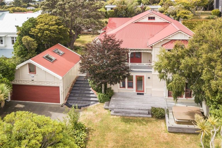 Photo of property in 11 Trelissick Crescent, Ngaio, Wellington, 6035