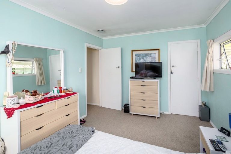 Photo of property in 184 George Street, Stokes Valley, Lower Hutt, 5019