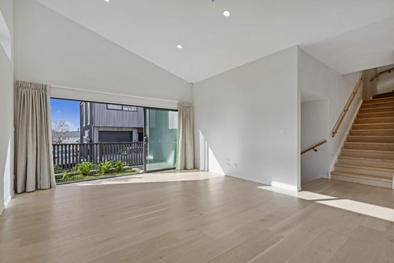 Photo of property in 8 Matau Way, Hauraki, Auckland, 0622