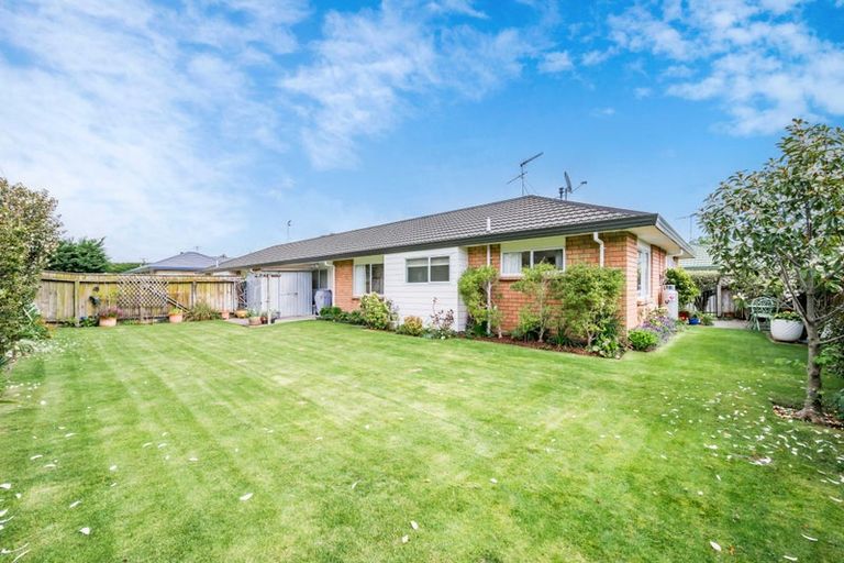 Photo of property in 17a Villa Grove, Paraparaumu, 5032