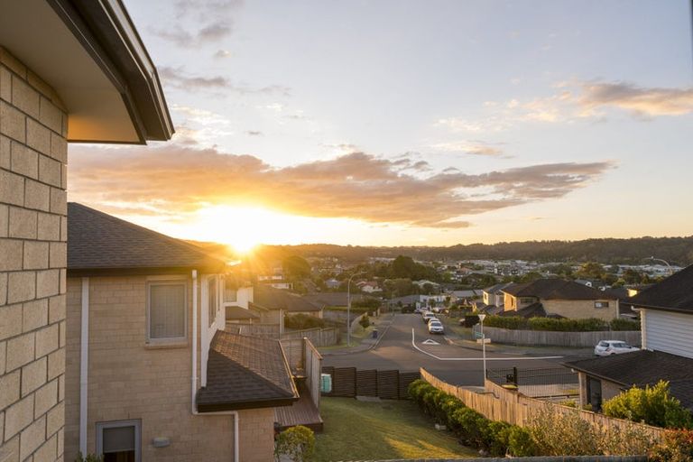 Photo of property in 64 Cirrus Way, Ranui, Auckland, 0612