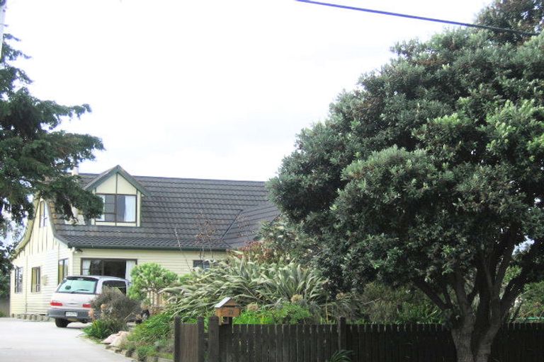 Photo of property in 17 Ngapotiki Street, Paraparaumu Beach, Paraparaumu, 5032
