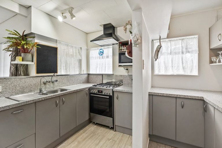 Photo of property in 17 Parkland Crescent, Terrace End, Palmerston North, 4410