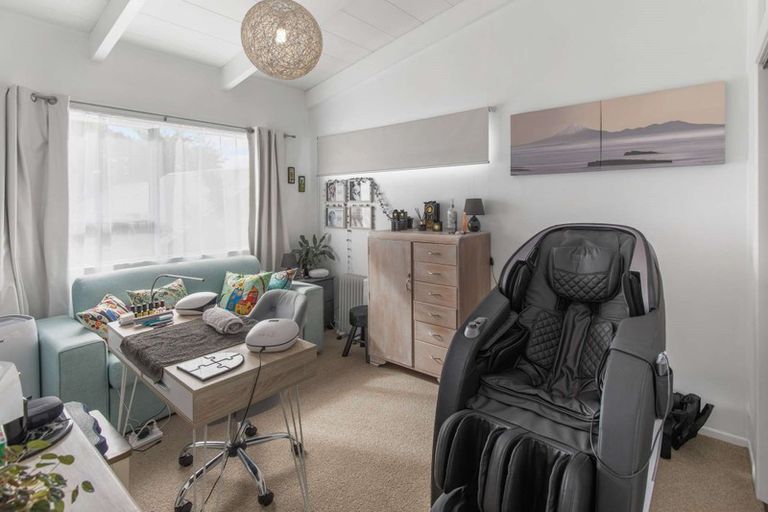 Photo of property in 15 Frankley Road, Westown, New Plymouth, 4310