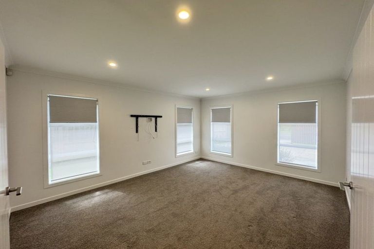 Photo of property in 31 Freedom Drive, Kelvin Grove, Palmerston North, 4414