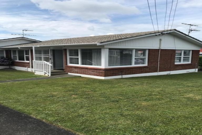 Photo of property in 1/2 Gordon Avenue, Milford, Auckland, 0620