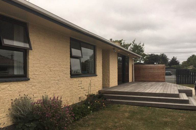 Photo of property in 87 Farquhars Road, Redwood, Christchurch, 8051