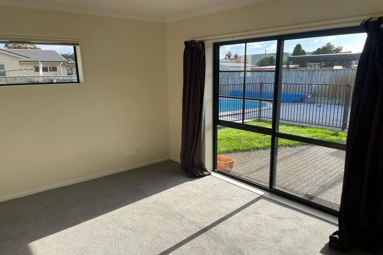 Photo of property in 12 Gandalf Crescent, Paraparaumu, 5032