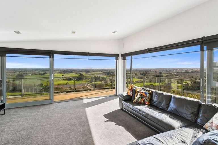 Photo of property in 43 Harry Dreadon Road, Opaheke, Papakura, 2584