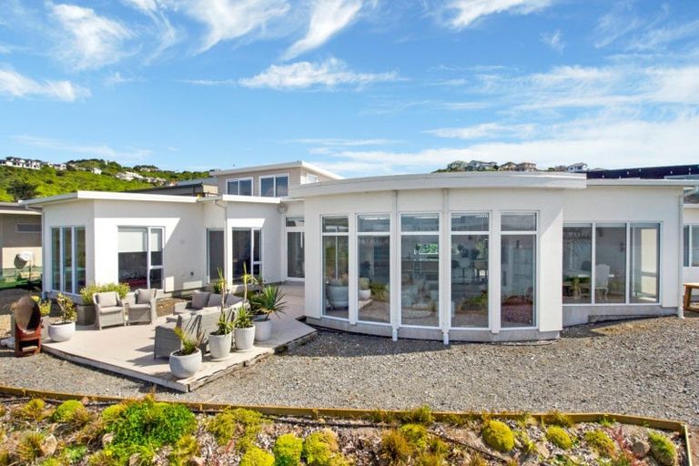 Photo of property in 27 Cromwell Point, Newlands, Wellington, 6037