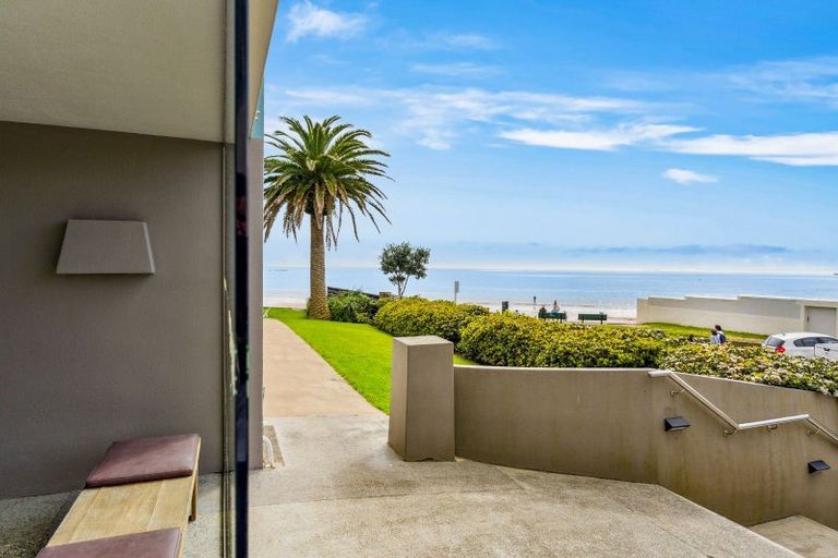 Photo of property in Seaview Apartments, 13/64 Milford Road, Milford, Auckland, 0620