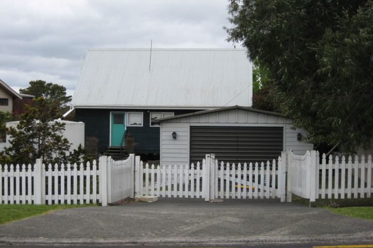 Photo of property in 1396 Whangaparaoa Road, Army Bay, Whangaparaoa, 0930