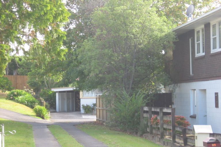 Photo of property in 2/92 Weldene Avenue, Glenfield, Auckland, 0629