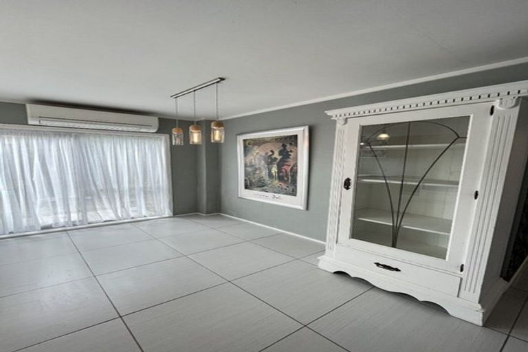 Photo of property in 1/8 Wood Street, Papakura, 2110