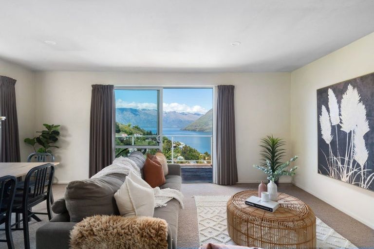 Photo of property in 59 Dart Place, Fernhill, Queenstown, 9300