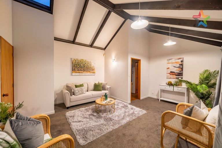 Photo of property in 2/196 Dowse Drive, Maungaraki, Lower Hutt, 5010