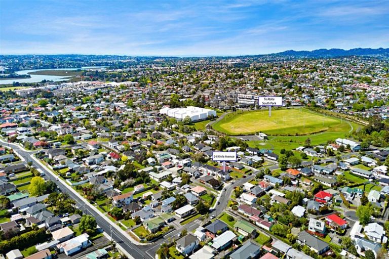 Photo of property in 14a Kirrie Avenue, Te Atatu South, Auckland, 0610