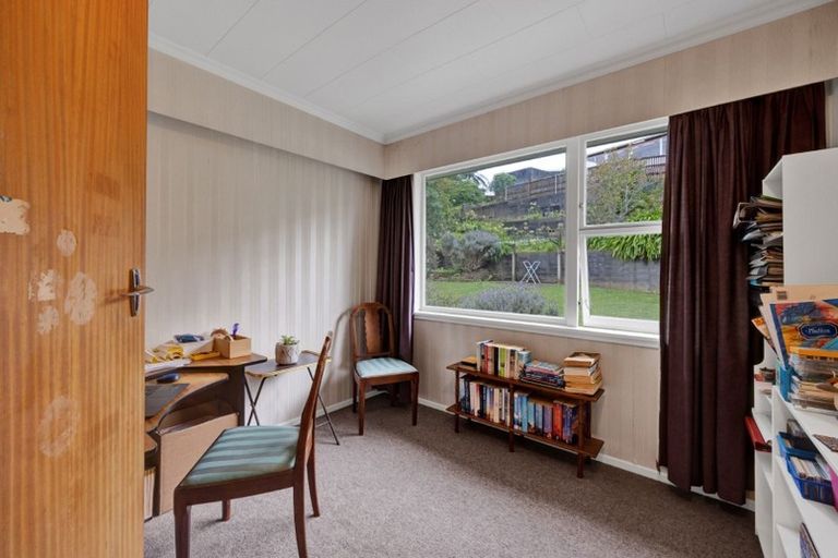 Photo of property in 2a Kendal Place, Merrilands, New Plymouth, 4312