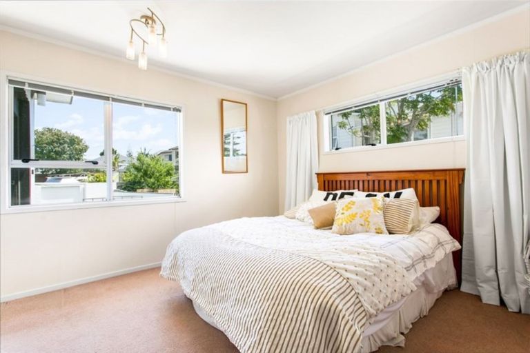 Photo of property in 11 Dawn Place, Te Atatu South, Auckland, 0610
