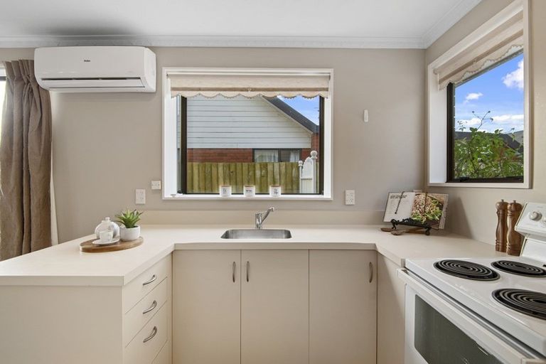 Photo of property in 11 Farm Lane, Parklands, Christchurch, 8083