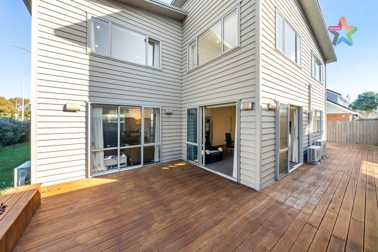 Photo of property in 60 Whites Line West, Woburn, Lower Hutt, 5010