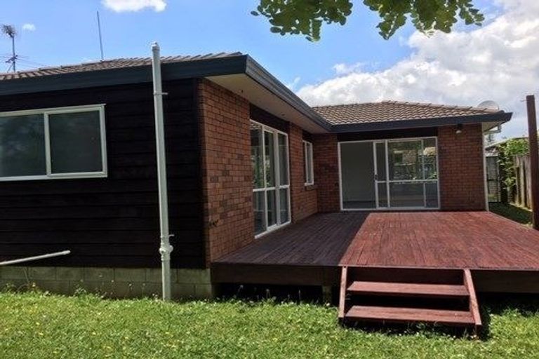 Photo of property in 2/46 West Fairway, Golflands, Auckland, 2013