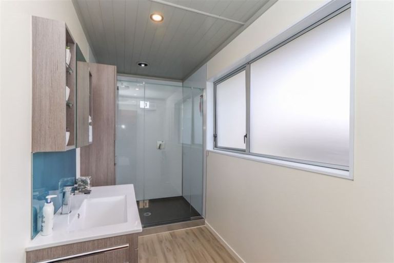 Photo of property in 24 Kowhai Street, Inglewood, 4330