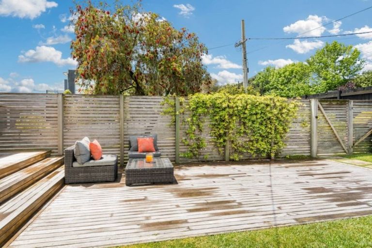 Photo of property in 1/51 Browns Bay Road, Browns Bay, Auckland, 0630