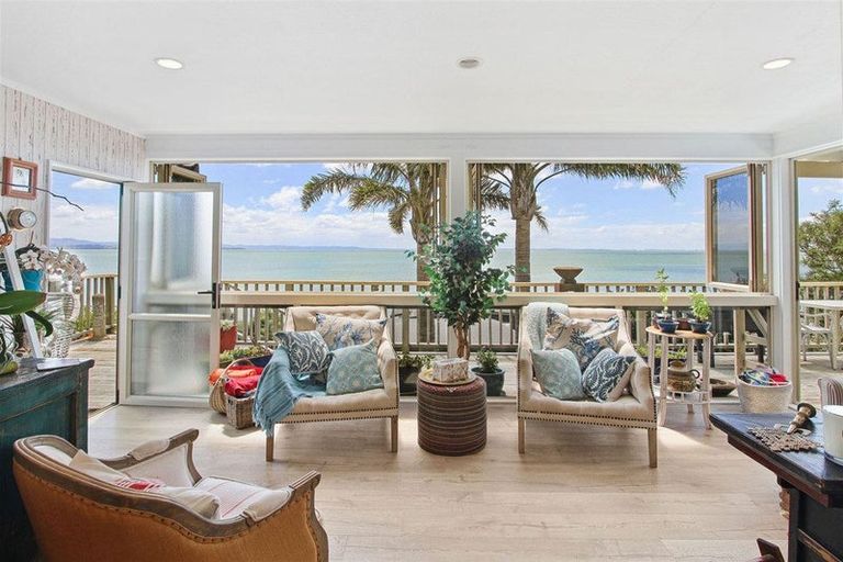 Photo of property in 28 Crispe Road, Clarks Beach, 2122