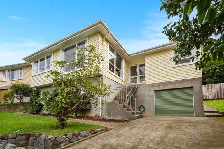 Photo of property in 10 Rembrandt Avenue, Tawa, Wellington, 5028